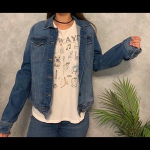 White T-shirt with little icons